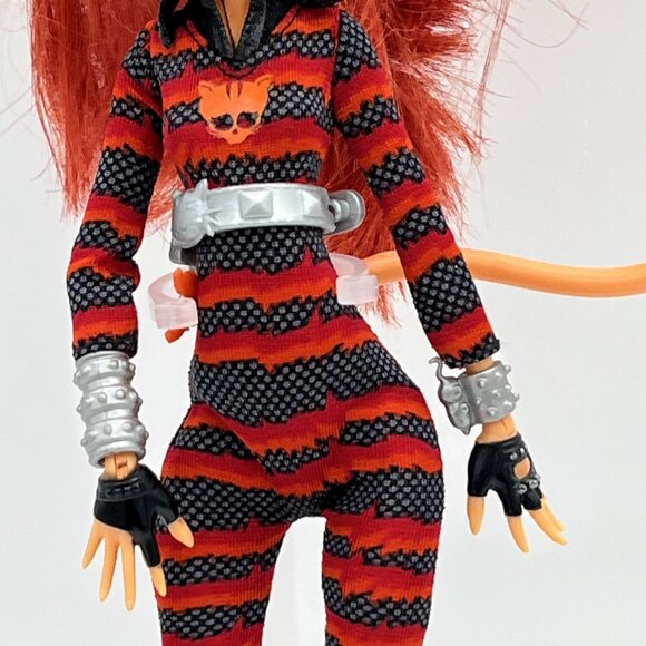 Monster High Toralei Stripes Power Ghouls Cat Tastrophe Doll G1 Target Exclusive - Picture 3 of 11